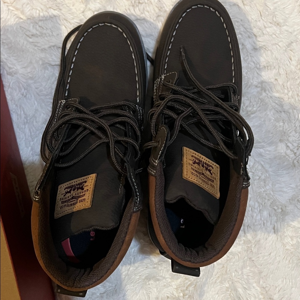 Levi's Men's Brown Boots with comfort insole.
